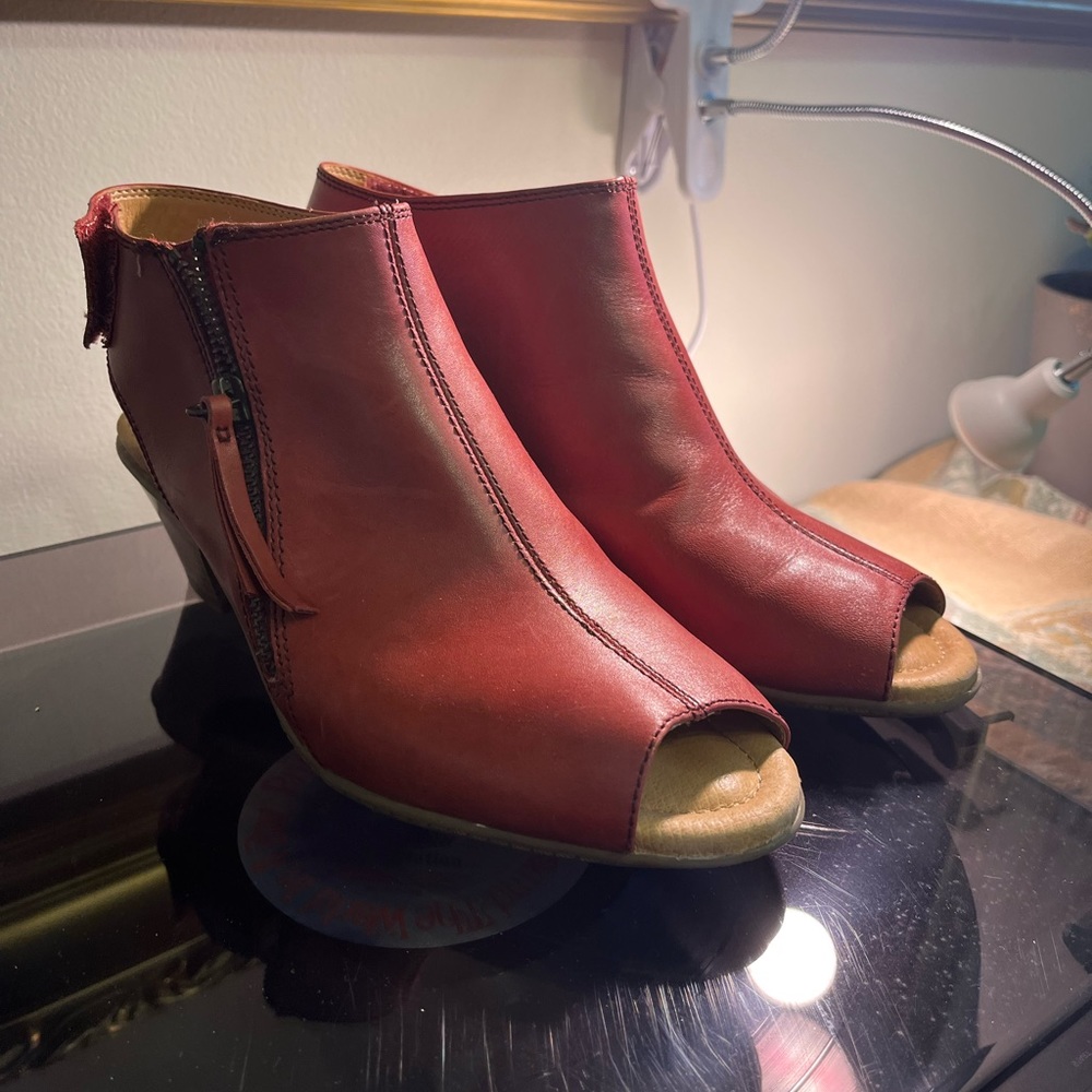 *EUC* Earth Kristy Women's Pink Leather Peep Toe